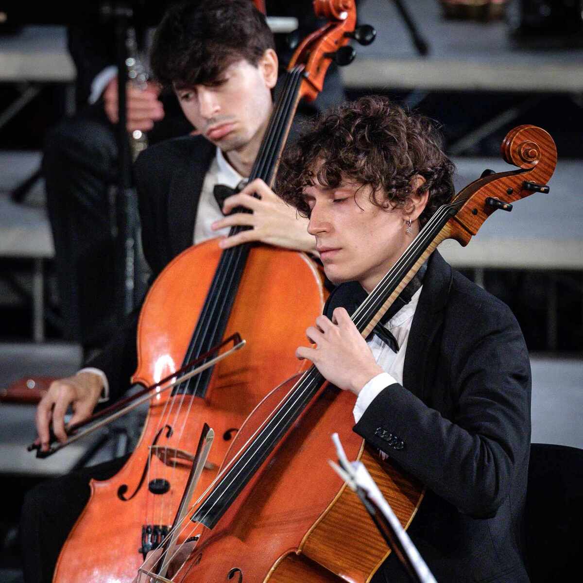I musicisti dell'Orchestra dell'Accademia nella sala del Teatro alla Scala
