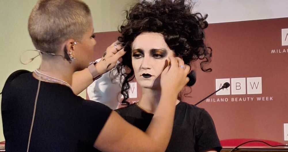 giulia magnacavallo al trucco per la beauty week