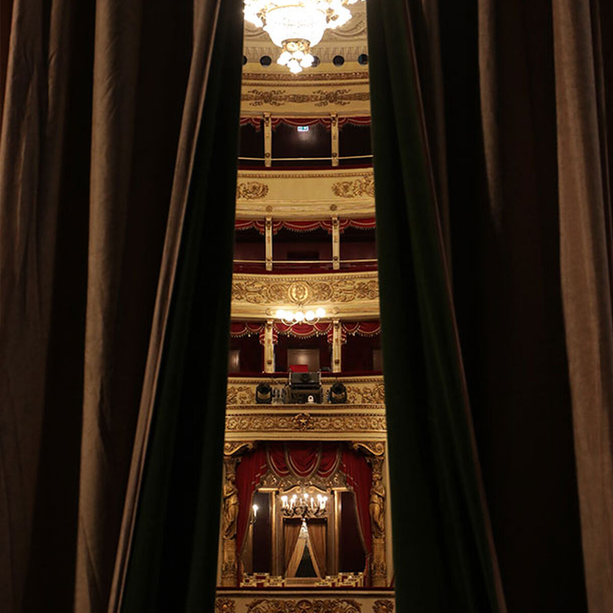 il palco reale visto dal sipario del teatro