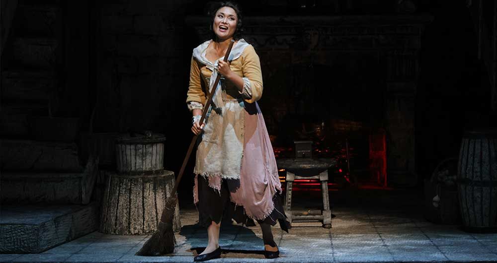 aya wakizono in scena come cenerentola