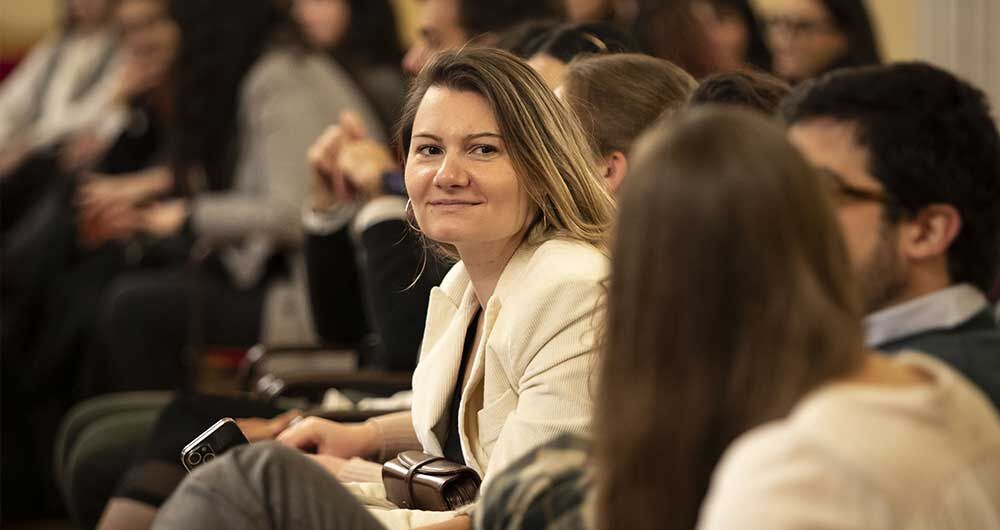 8bd5bda54c12b052026b33ff8abd6e78_41168_convegno_capacity_building_image___persone_impegnate_in_un_convegno.jpg